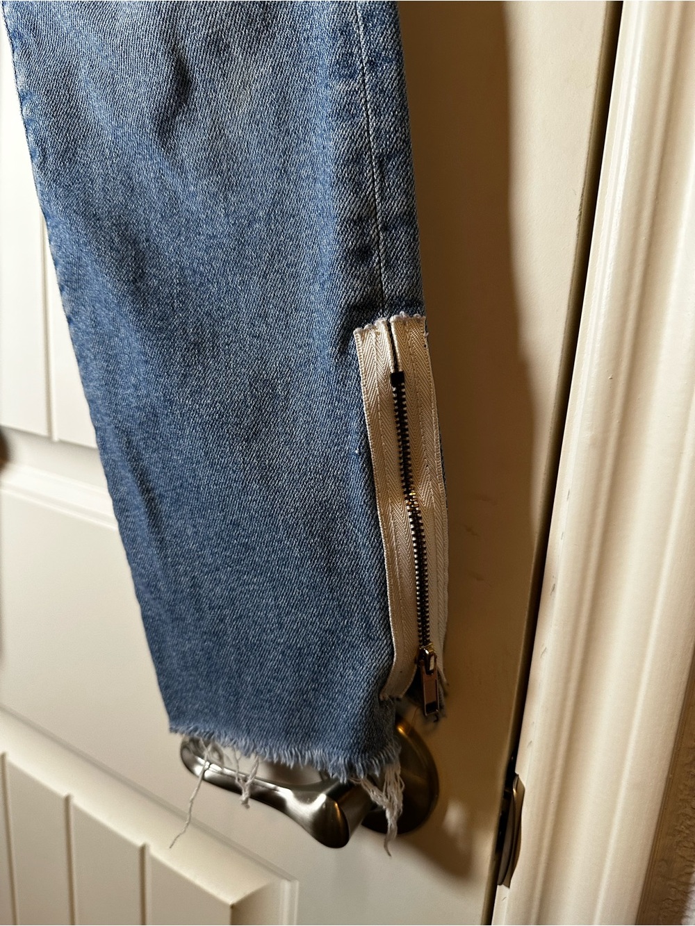 Frame Denim Le High Straight Jeans with Side Zip Detail in Allowell size 26 - Picture 7 of 11